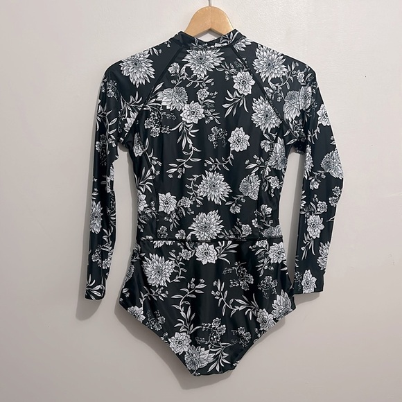 One-piece swimwear / surfing wear size M - Picture 3 of 3